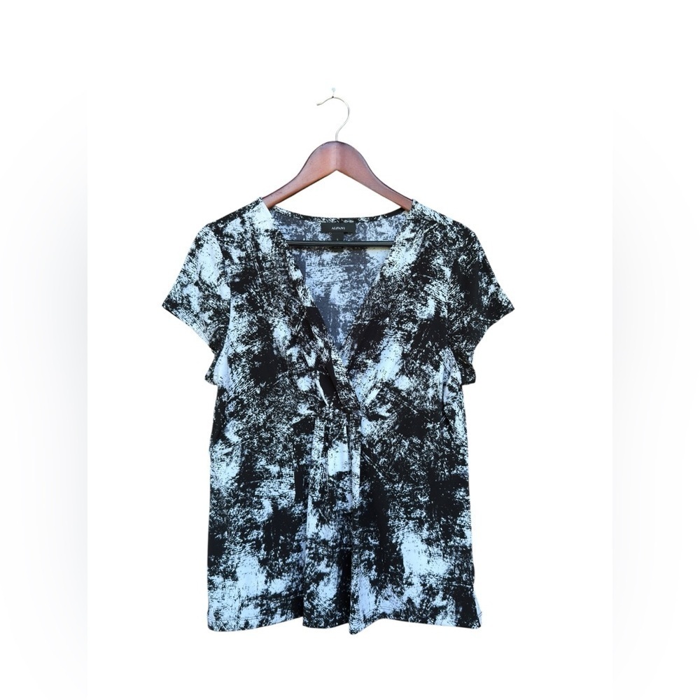 Alfani Women’s Black White Black White V Neck Short Sleeve Blouse Large